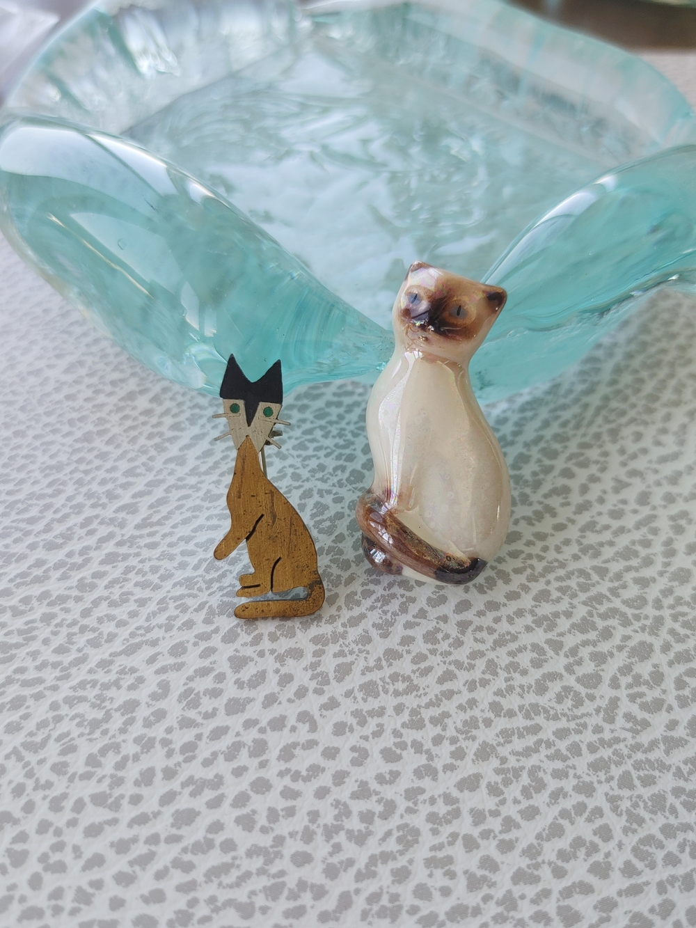 ⚜️ 1 Vintage Avon Siamese Cat Pin And A 1930 Cat Pin